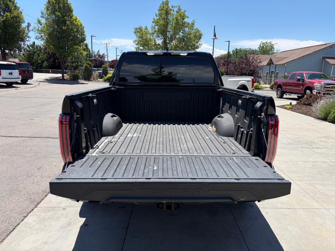 Toyota Tundra 4WD Platinum CrewMax 5.5' Bed (Natl) 2023