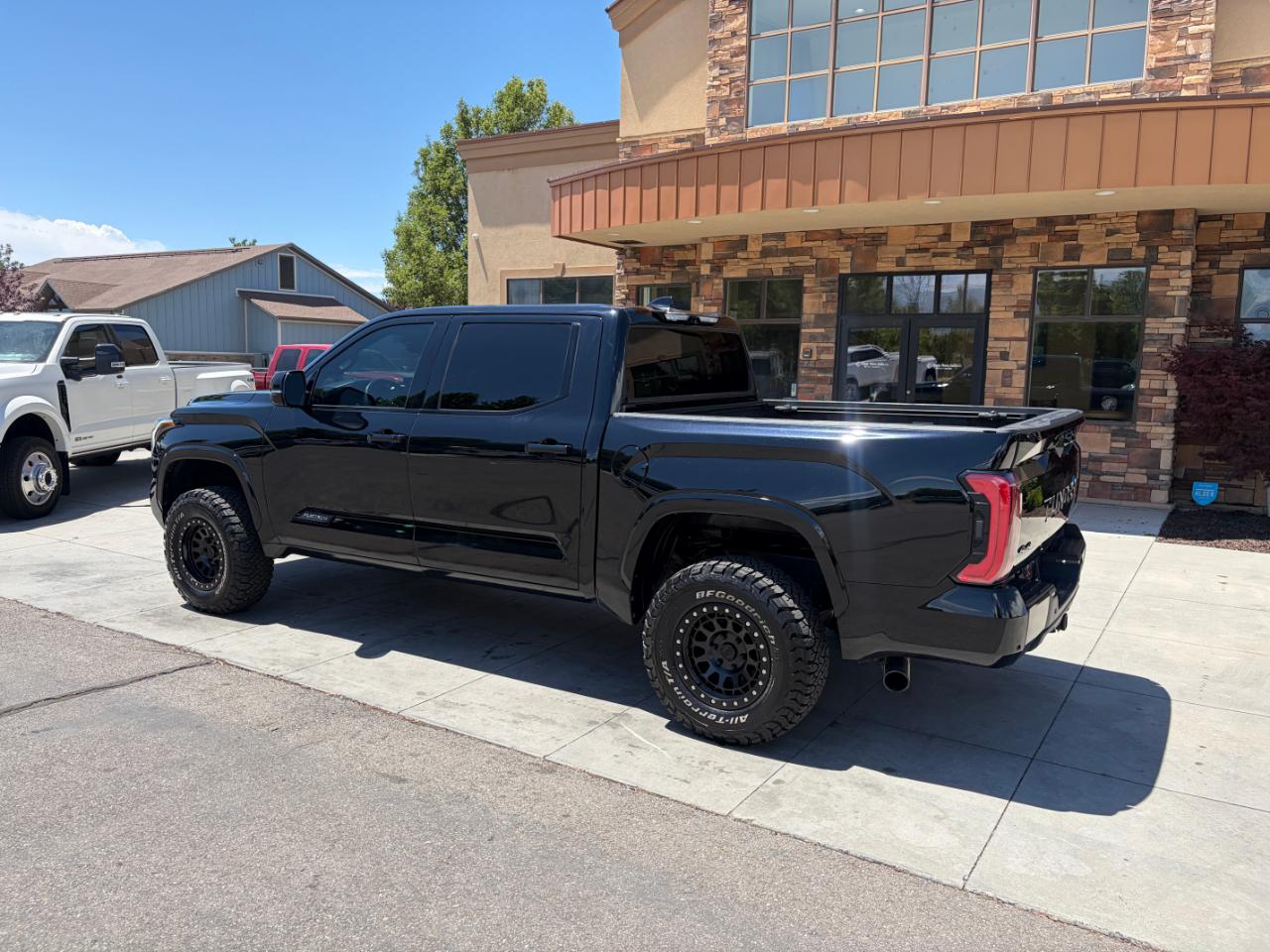 Toyota Tundra 4WD Platinum CrewMax 5.5' Bed (Natl) 2023