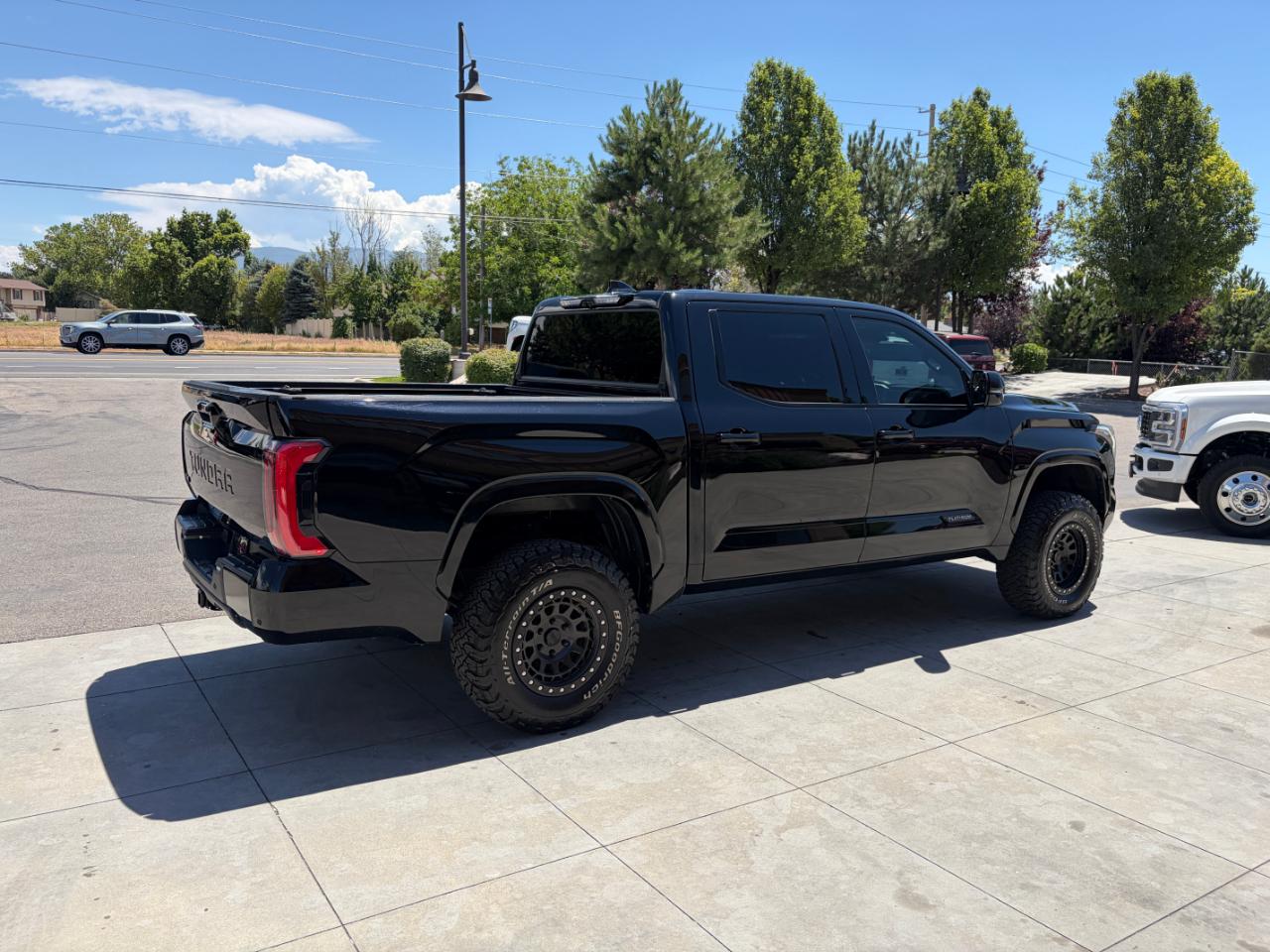 Toyota Tundra 4WD Platinum CrewMax 5.5' Bed (Natl) 2023
