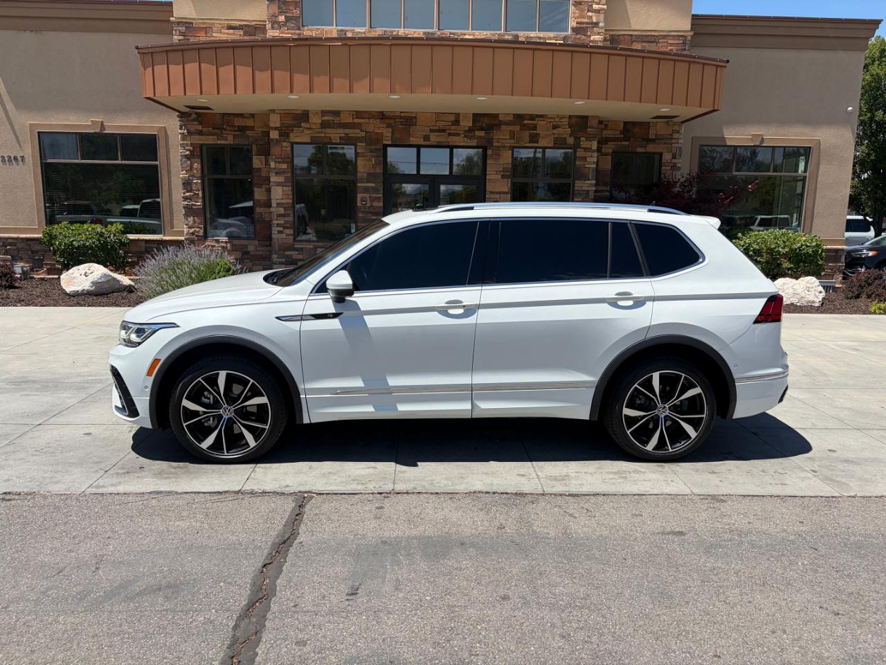 Volkswagen Tiguan 2.0T SEL R-Line 4MOTION 2023