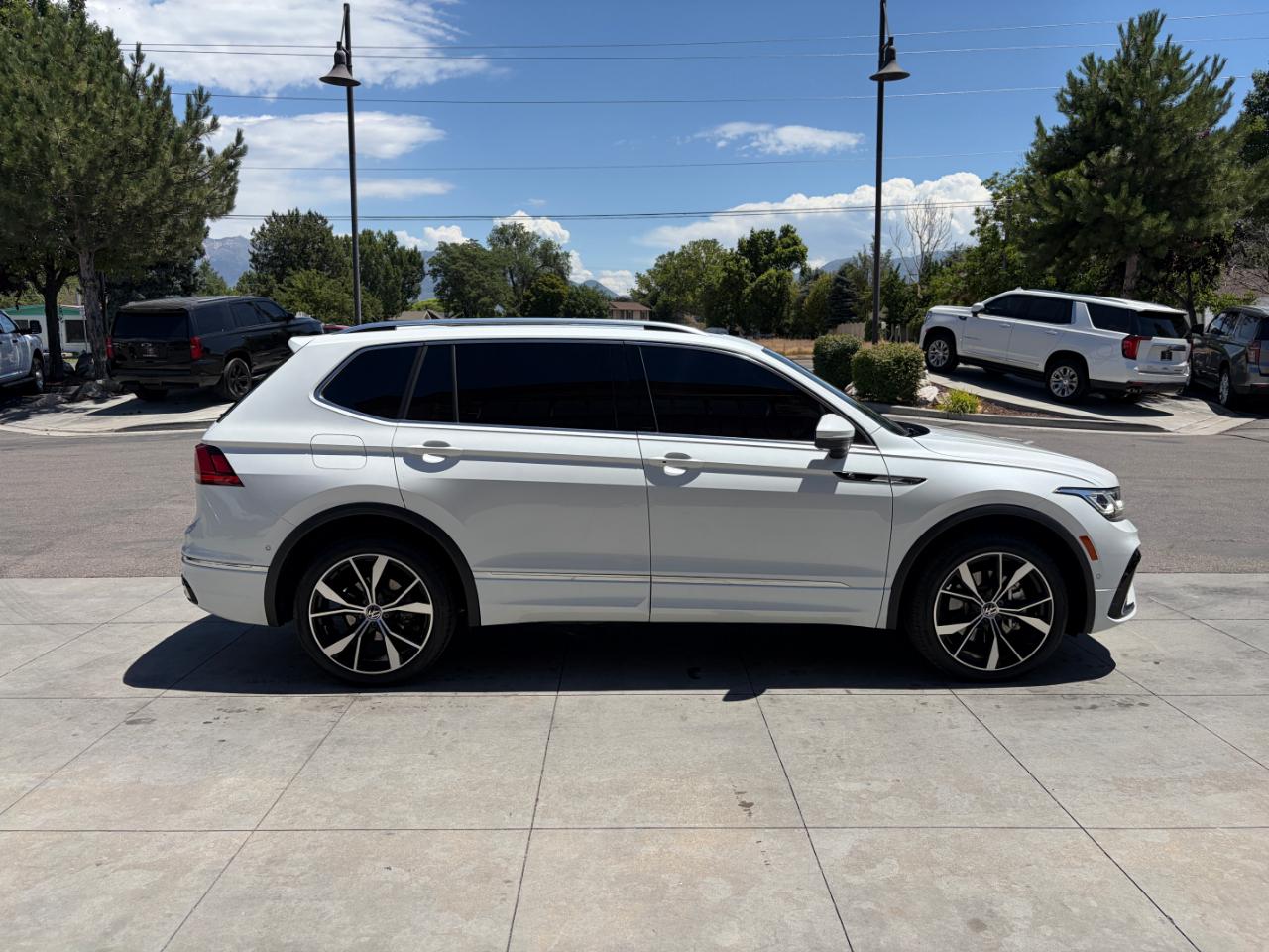 Volkswagen Tiguan 2.0T SEL R-Line 4MOTION 2023