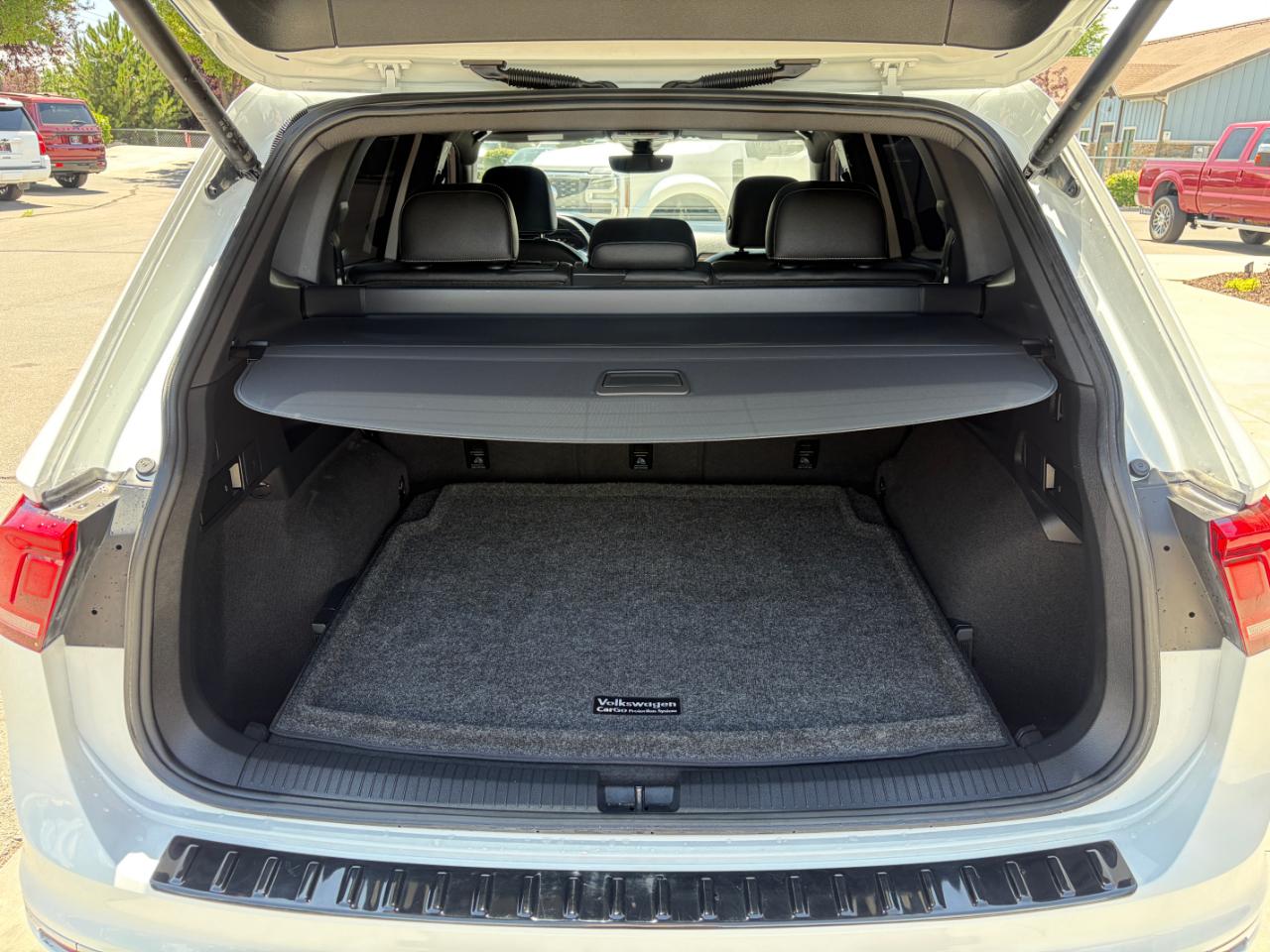 Volkswagen Tiguan 2.0T SEL R-Line 4MOTION 2023