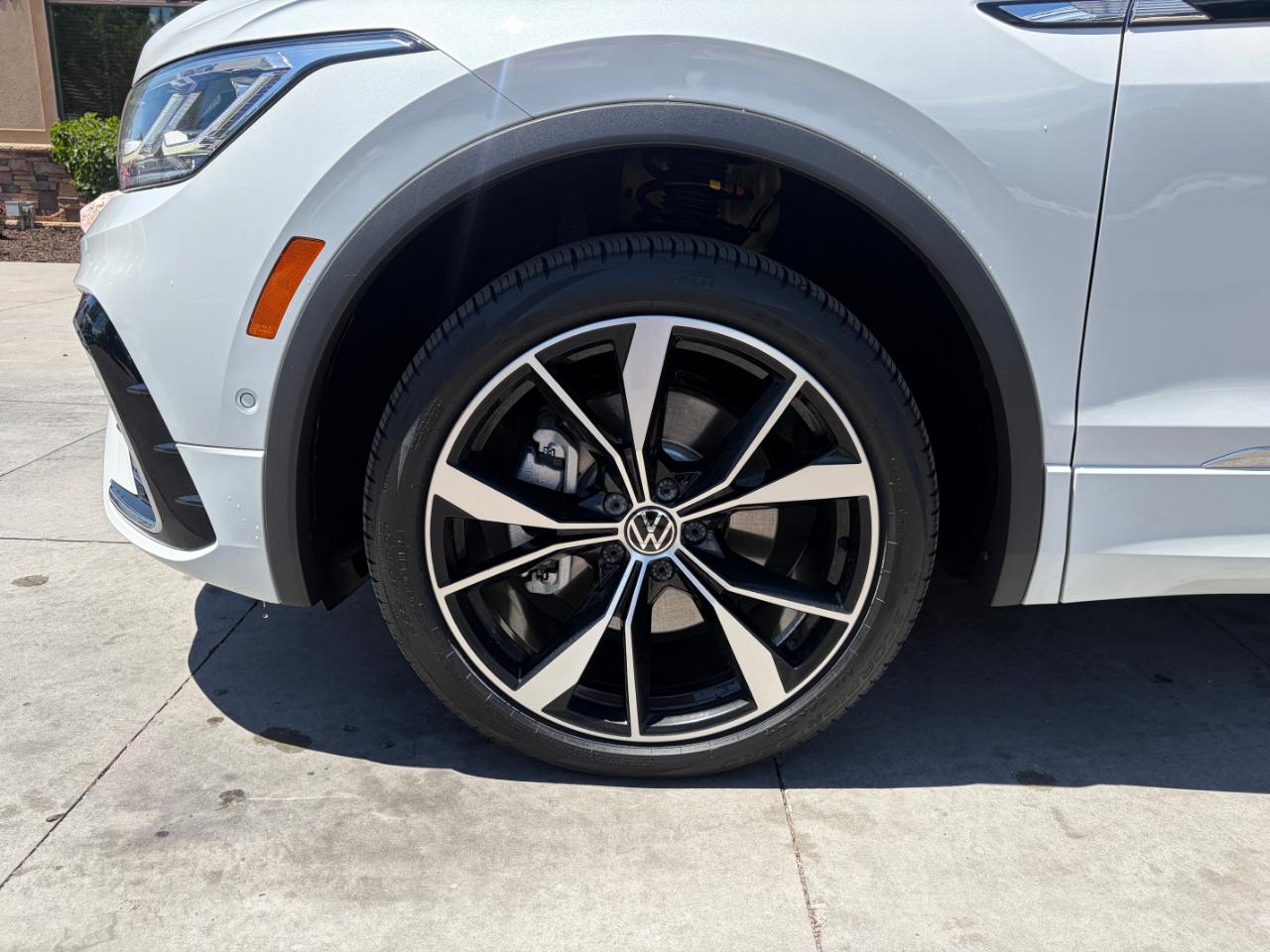 Volkswagen Tiguan 2.0T SEL R-Line 4MOTION 2023