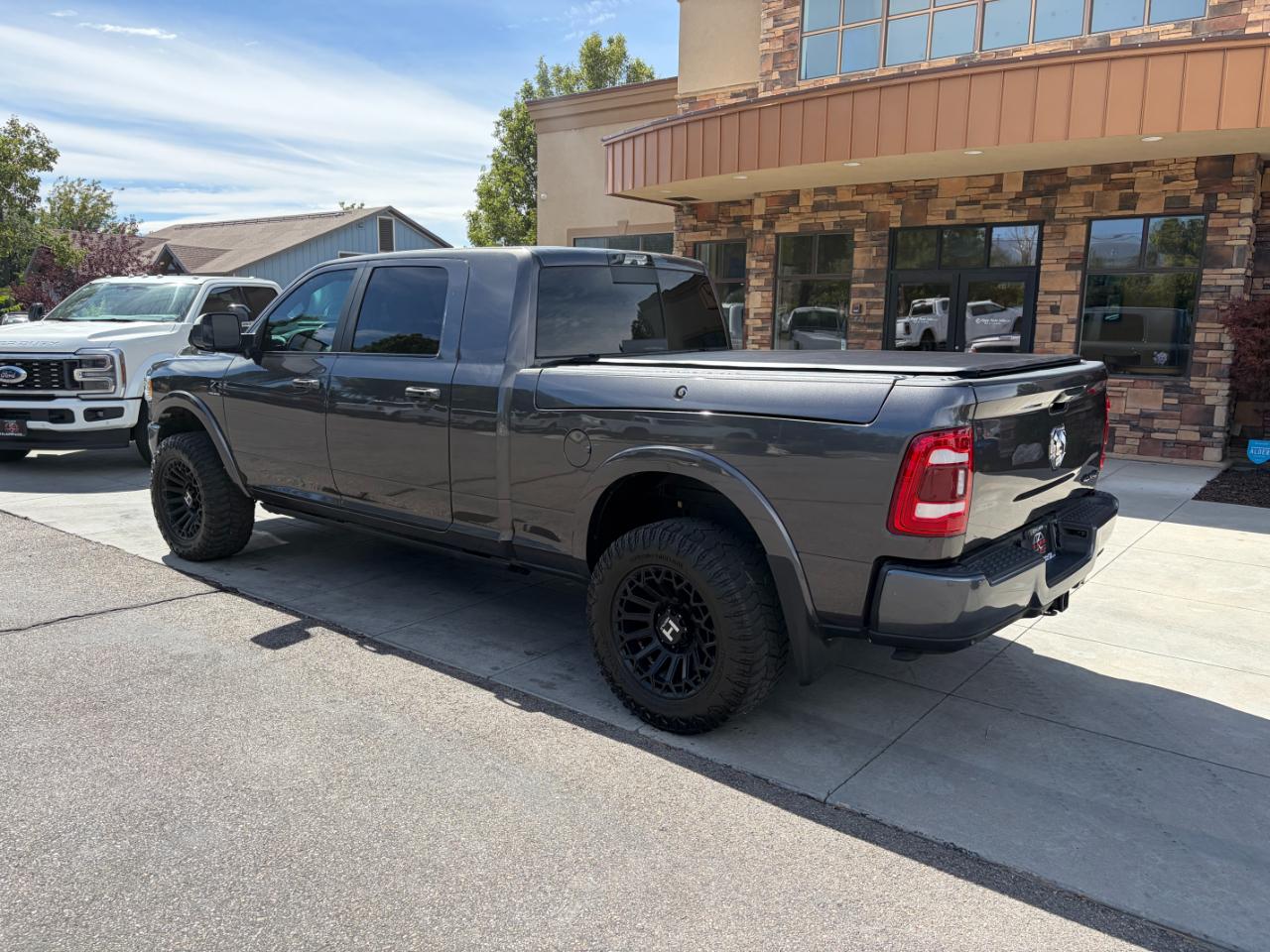RAM 3500 Limited 4x4 Mega Cab 6'4" Box 2022