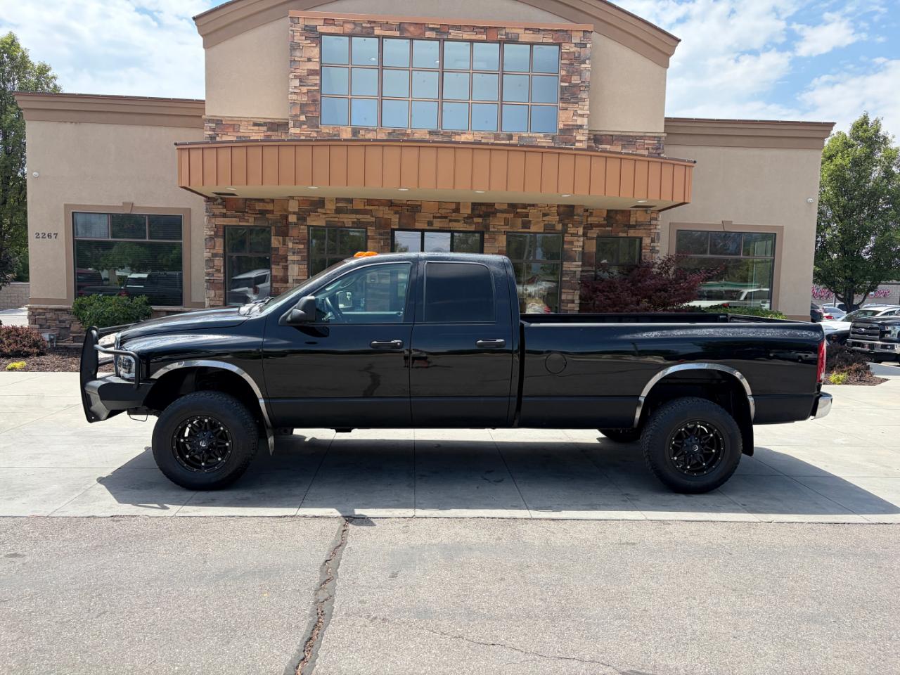 Dodge Ram 3500 4dr Quad Cab 140.5" WB 4WD SRW SLT 2004