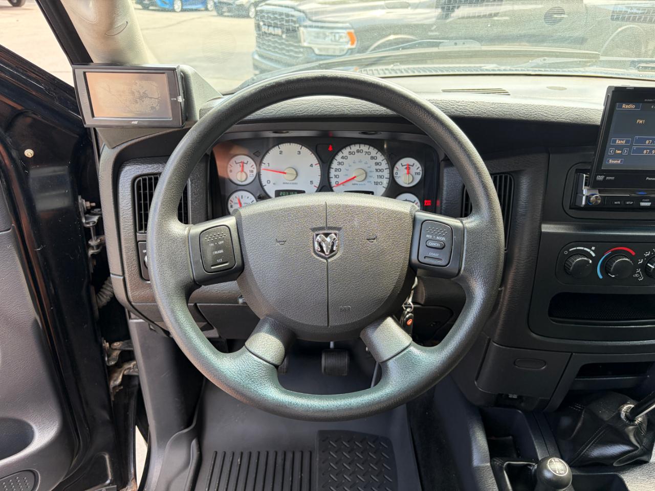 Dodge Ram 3500 4dr Quad Cab 140.5" WB 4WD SRW SLT 2004