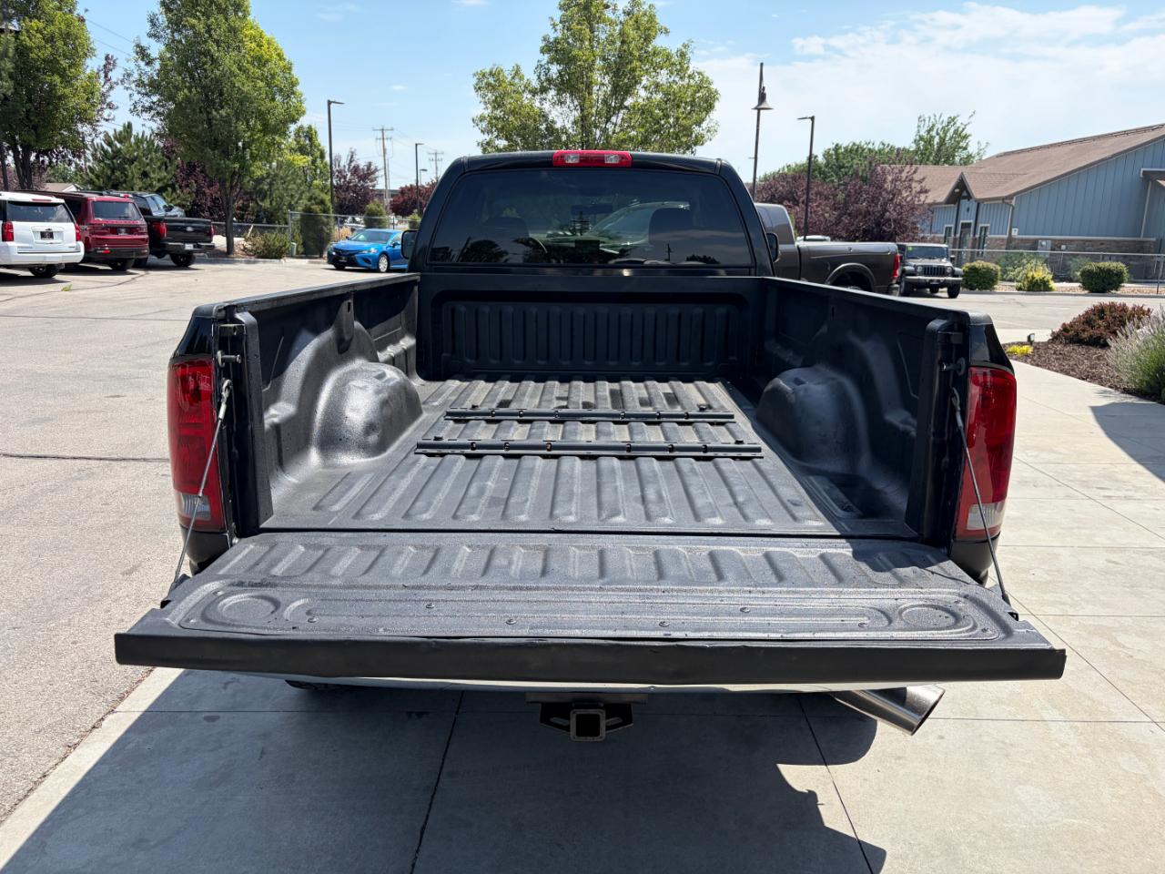 Dodge Ram 3500 4dr Quad Cab 140.5" WB 4WD SRW SLT 2004