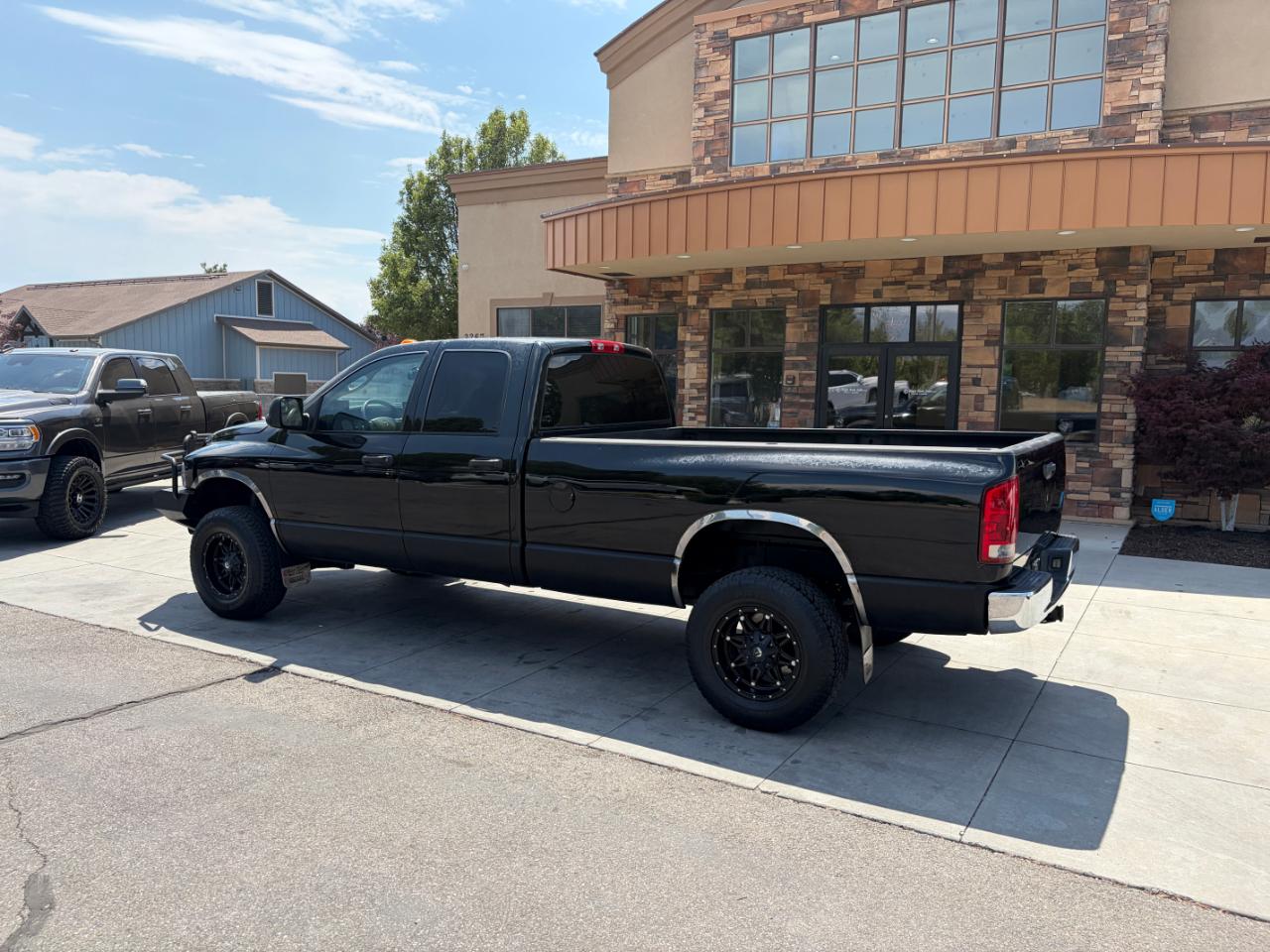 Dodge Ram 3500 4dr Quad Cab 140.5" WB 4WD SRW SLT 2004