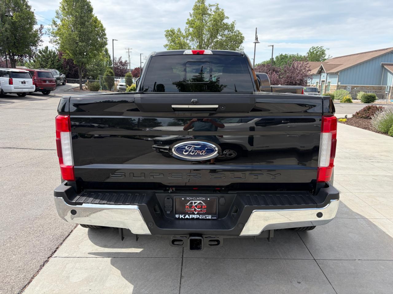 Ford Super Duty F-350 DRW Lariat 4WD Crew Cab 8' Box 2019