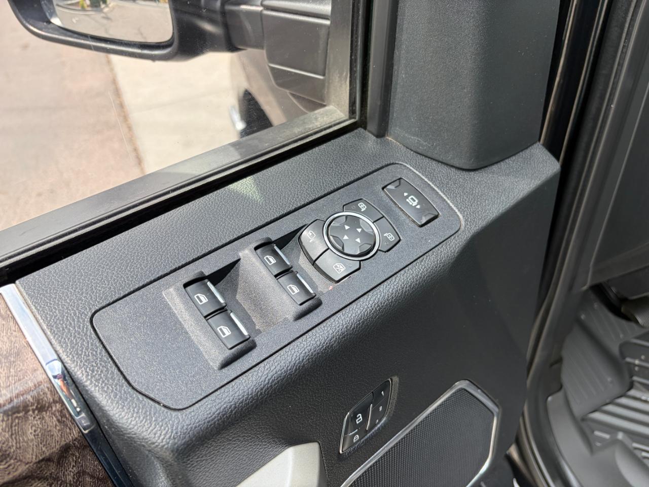 Ford Super Duty F-350 DRW Lariat 4WD Crew Cab 8' Box 2019