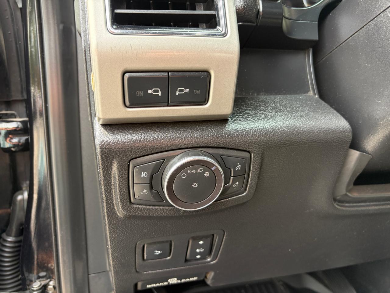 Ford Super Duty F-350 DRW Lariat 4WD Crew Cab 8' Box 2019