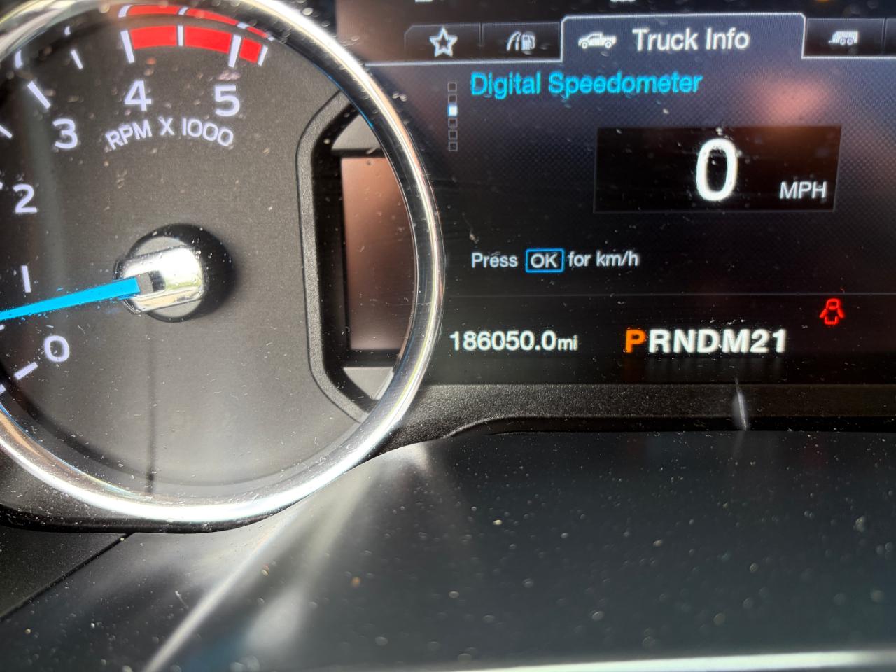 Ford Super Duty F-350 DRW Lariat 4WD Crew Cab 8' Box 2019