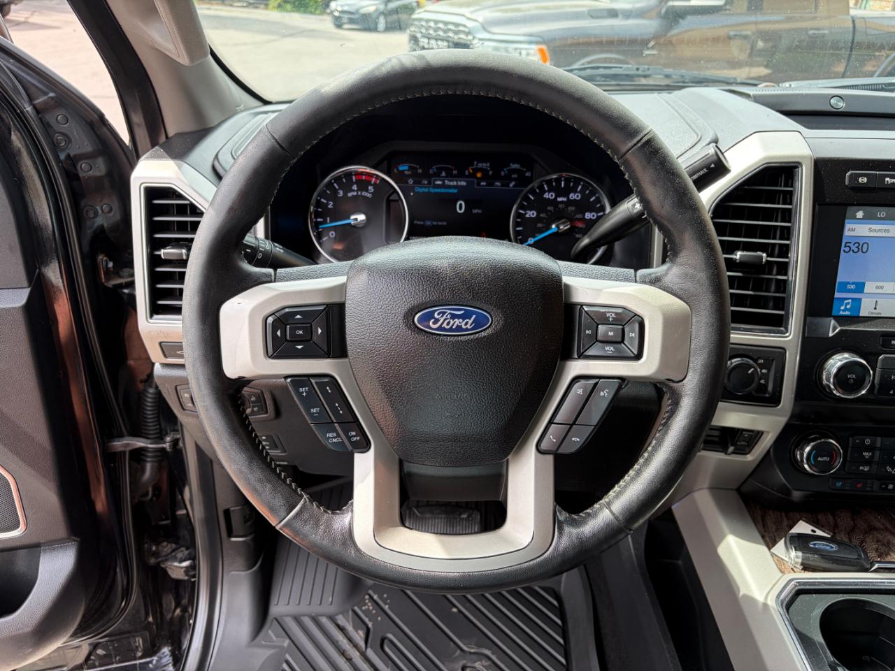 Ford Super Duty F-350 DRW Lariat 4WD Crew Cab 8' Box 2019