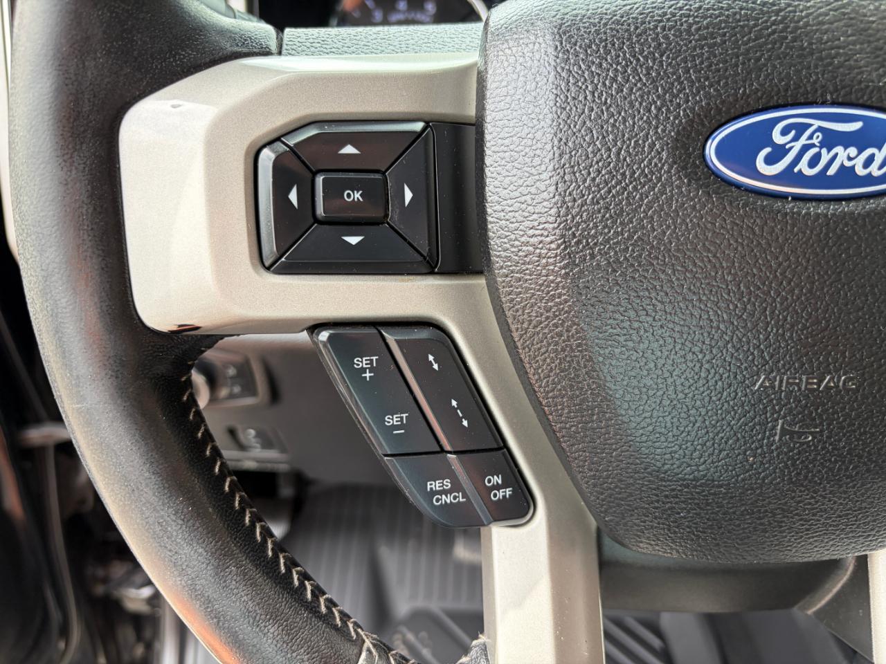 Ford Super Duty F-350 DRW Lariat 4WD Crew Cab 8' Box 2019