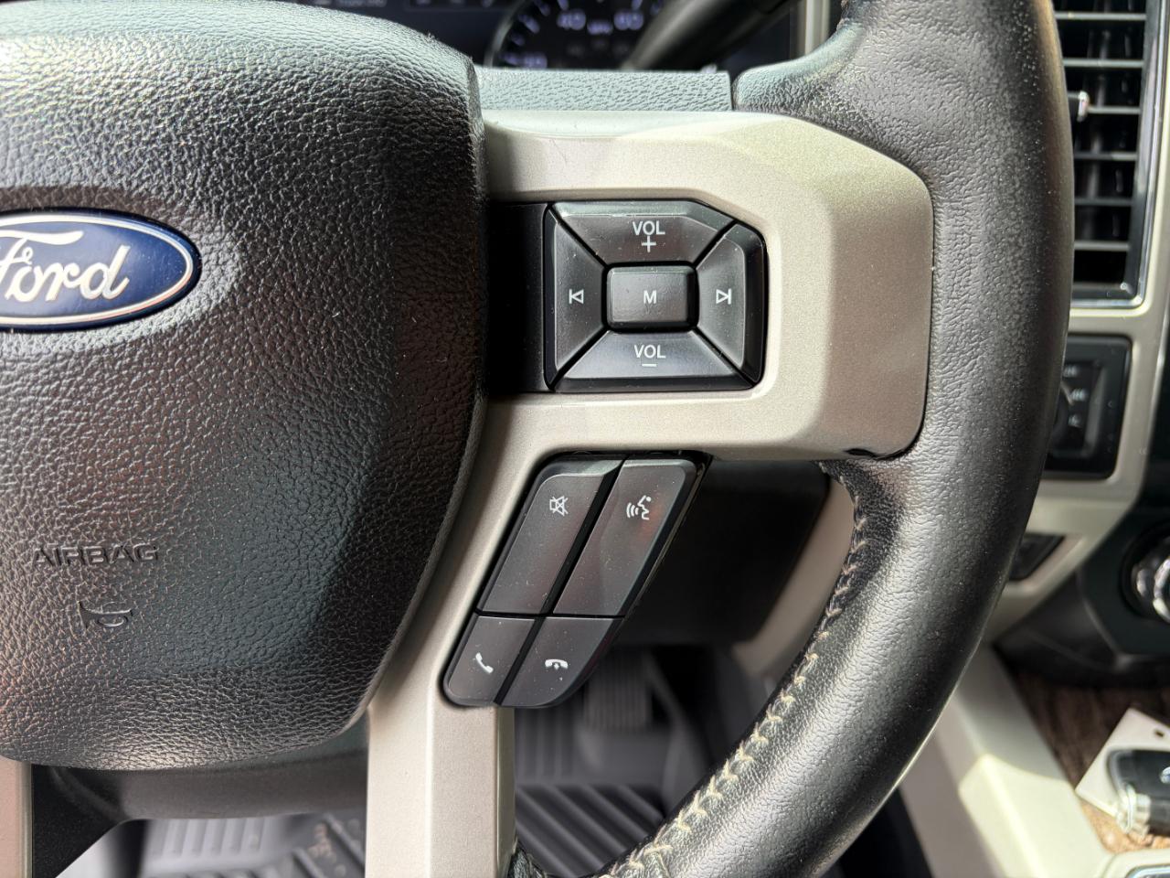 Ford Super Duty F-350 DRW Lariat 4WD Crew Cab 8' Box 2019