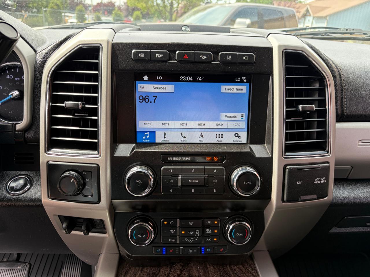 Ford Super Duty F-350 DRW Lariat 4WD Crew Cab 8' Box 2019