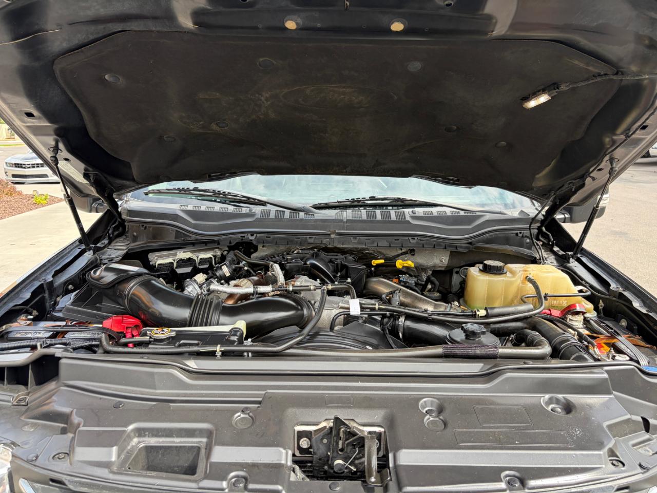 Ford Super Duty F-350 DRW Lariat 4WD Crew Cab 8' Box 2019
