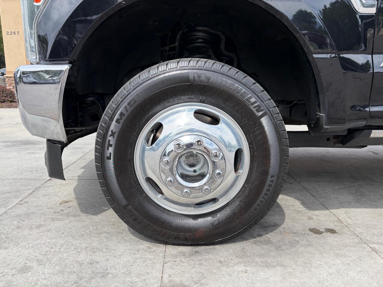 Ford Super Duty F-350 DRW Lariat 4WD Crew Cab 8' Box 2019