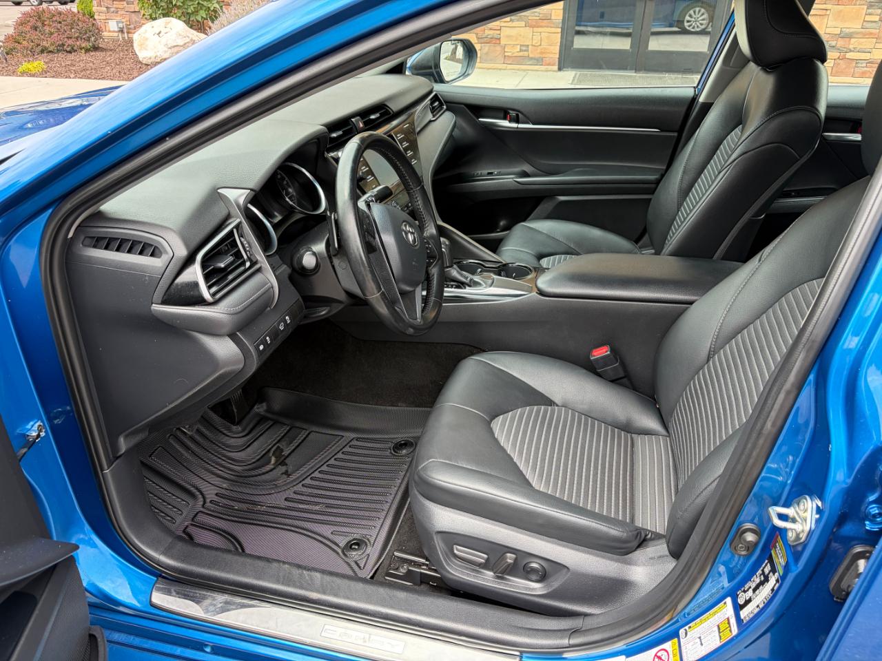 Toyota Camry SE Auto (Natl) 2019