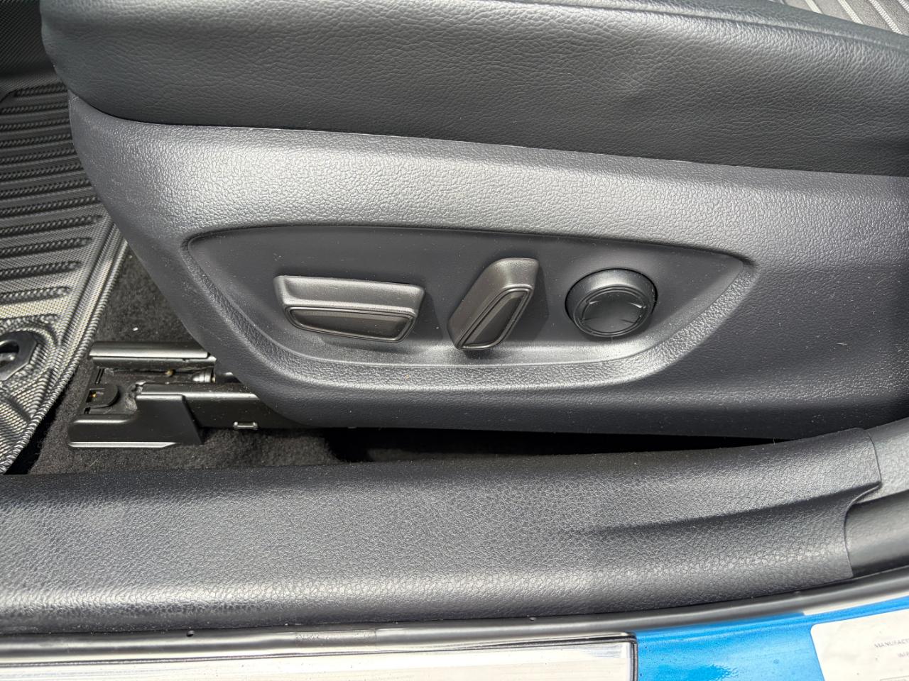 Toyota Camry SE Auto (Natl) 2019
