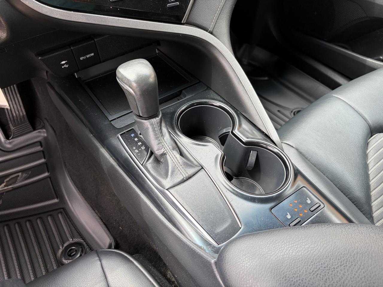 Toyota Camry SE Auto (Natl) 2019