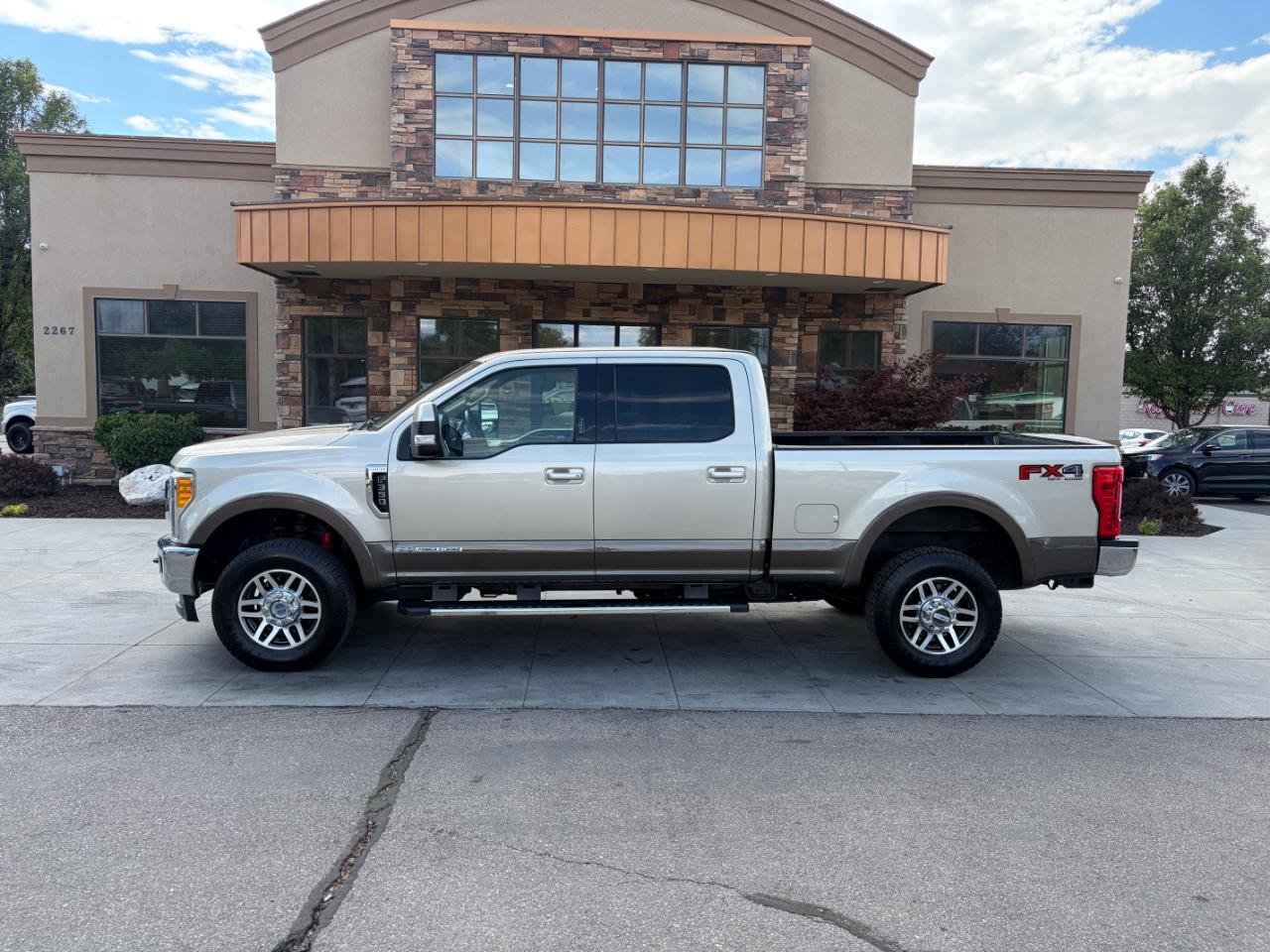 Ford Super Duty F-350 SRW Lariat 4WD Crew Cab 6.75' Box 2017