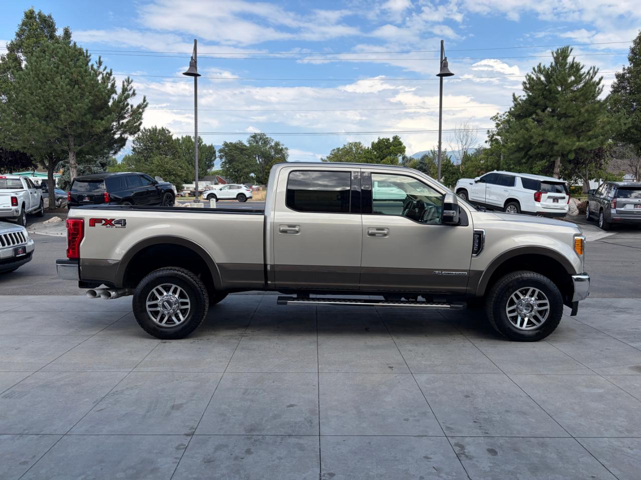 Ford Super Duty F-350 SRW Lariat 4WD Crew Cab 6.75' Box 2017