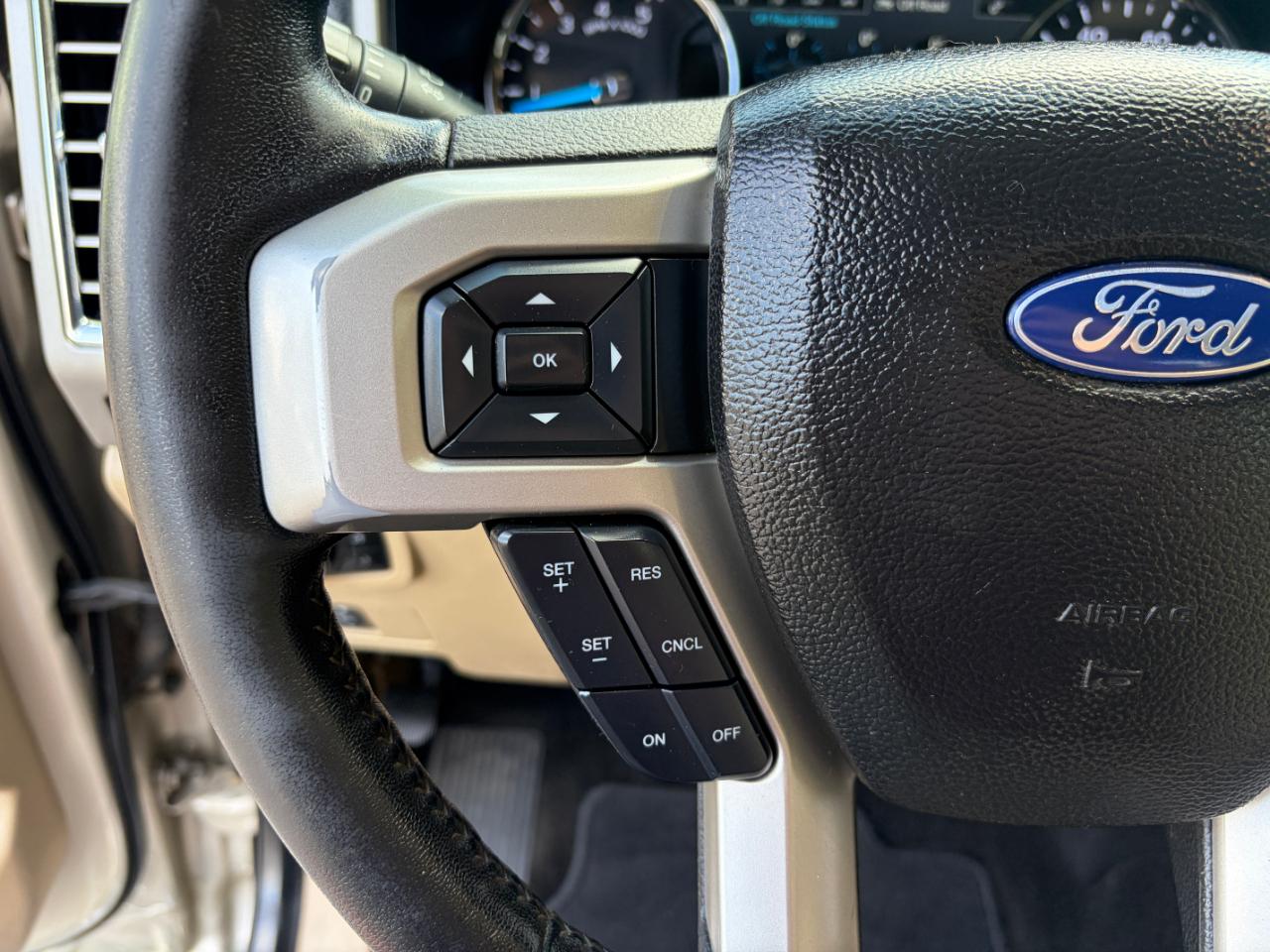 Ford Super Duty F-350 SRW Lariat 4WD Crew Cab 6.75' Box 2017