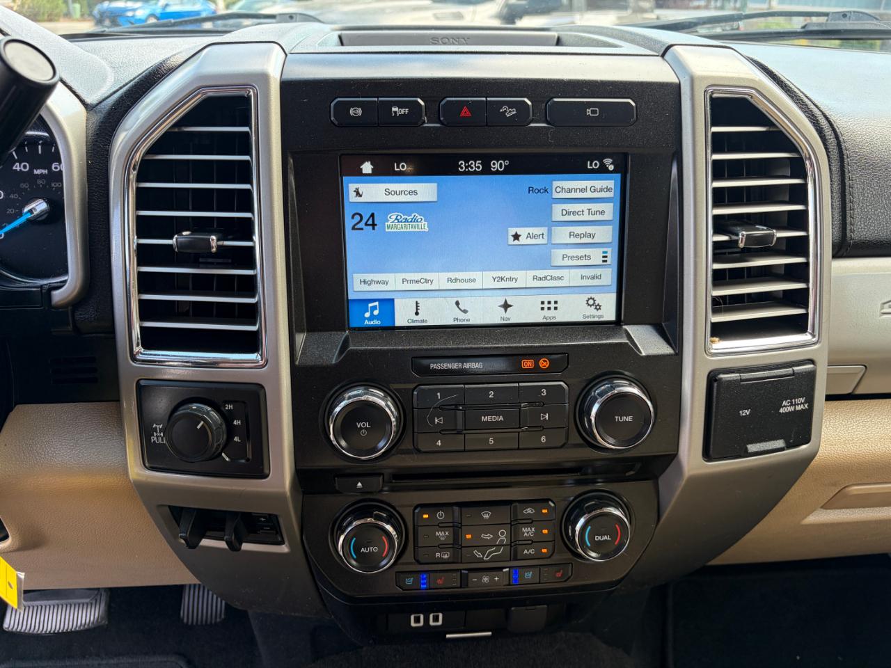 Ford Super Duty F-350 SRW Lariat 4WD Crew Cab 6.75' Box 2017