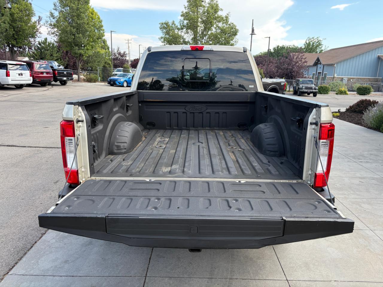 Ford Super Duty F-350 SRW Lariat 4WD Crew Cab 6.75' Box 2017