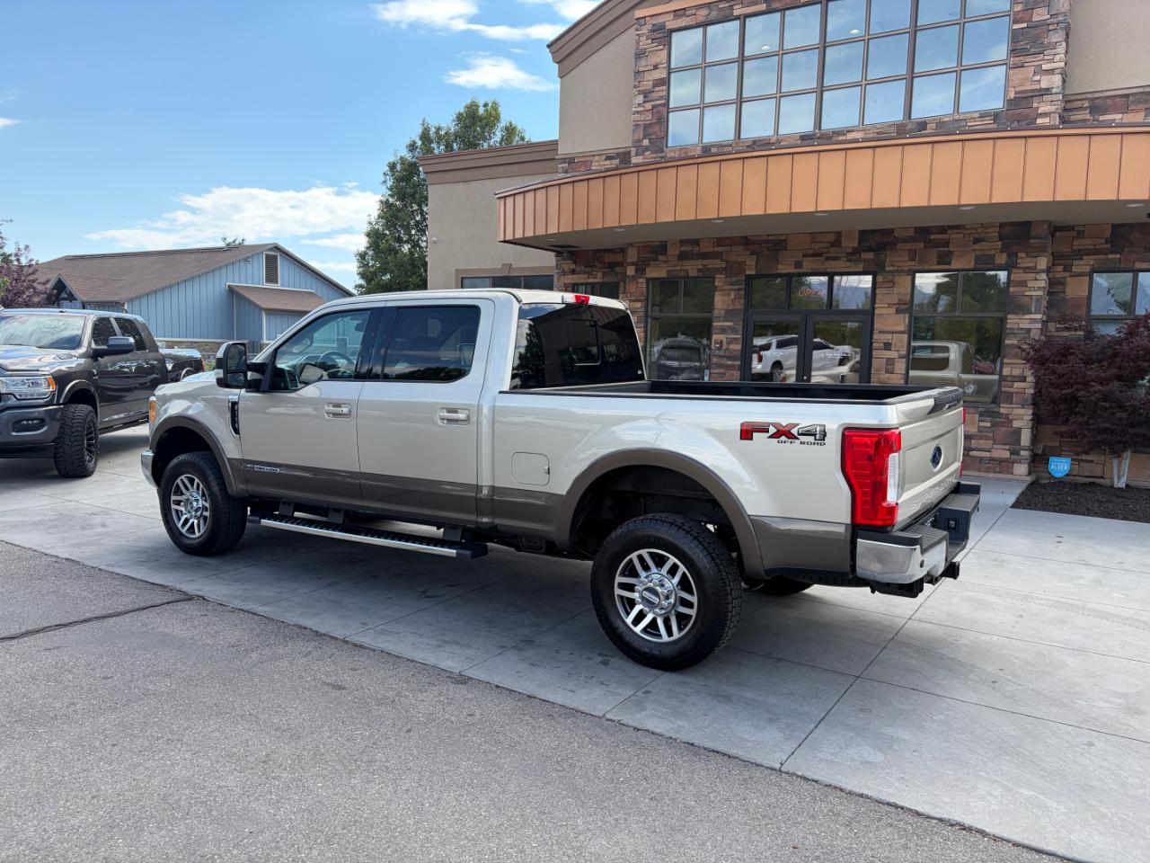 Ford Super Duty F-350 SRW Lariat 4WD Crew Cab 6.75' Box 2017