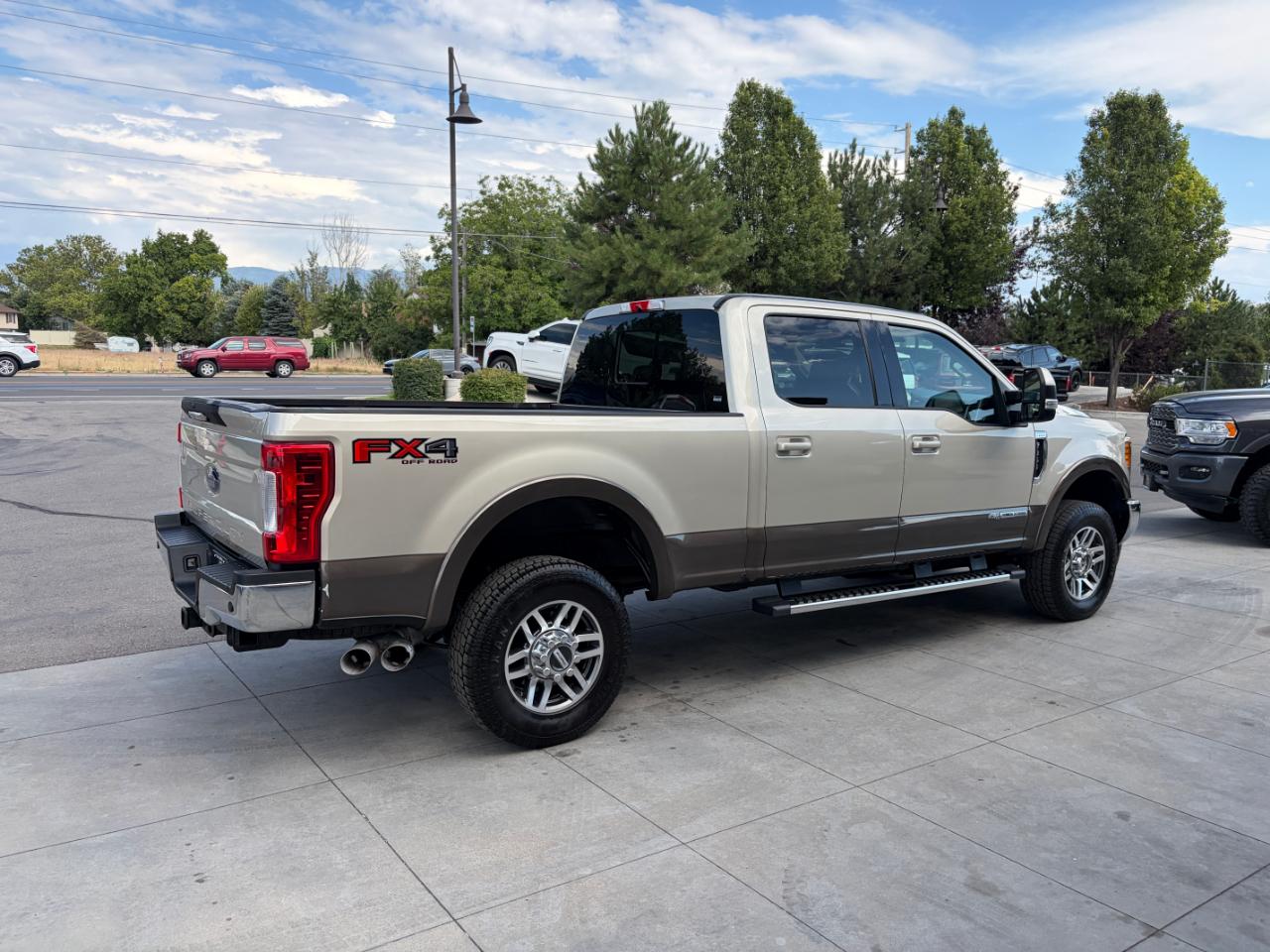Ford Super Duty F-350 SRW Lariat 4WD Crew Cab 6.75' Box 2017