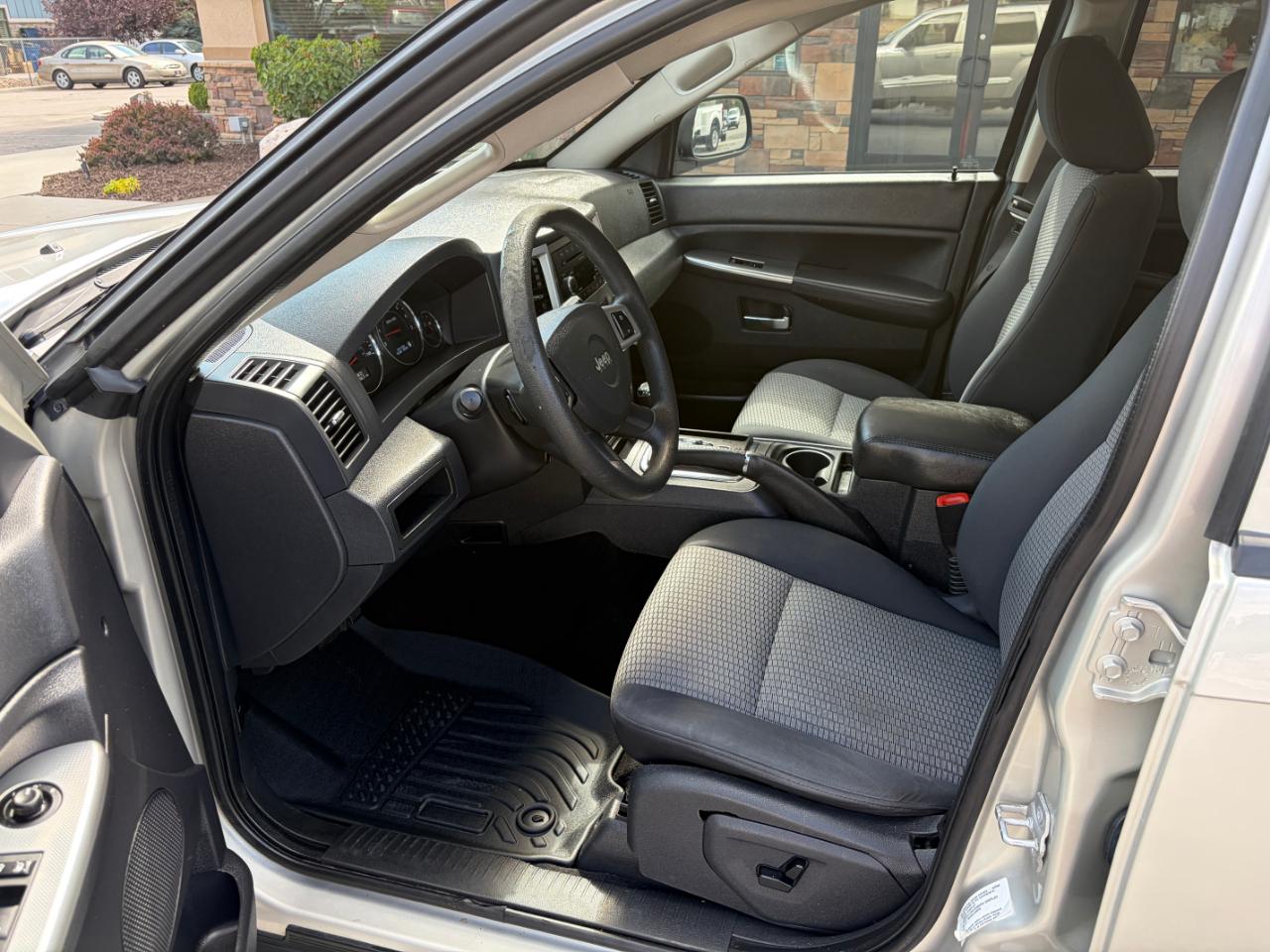 Jeep Grand Cherokee 4WD 4dr Laredo 2010
