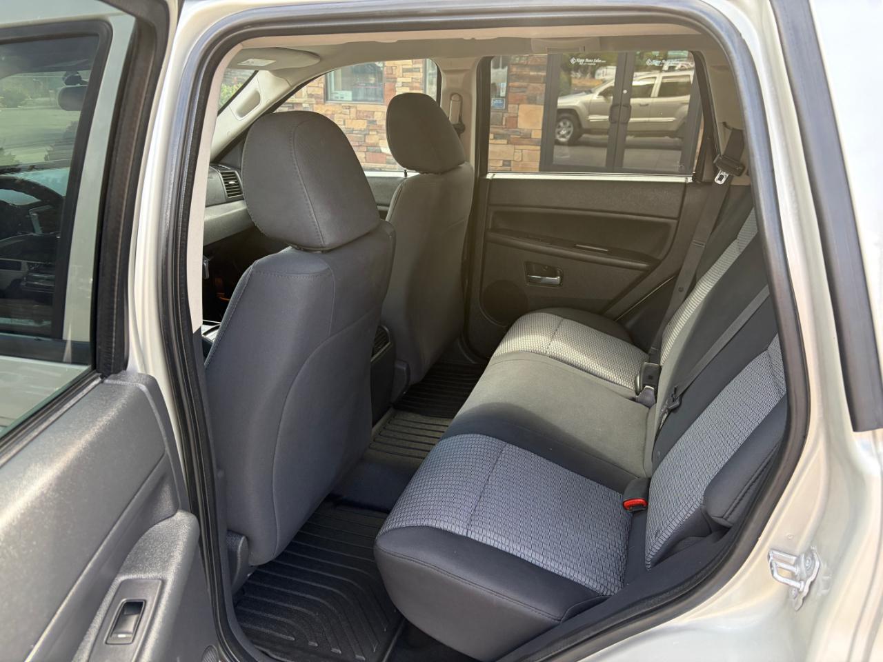 Jeep Grand Cherokee 4WD 4dr Laredo 2010