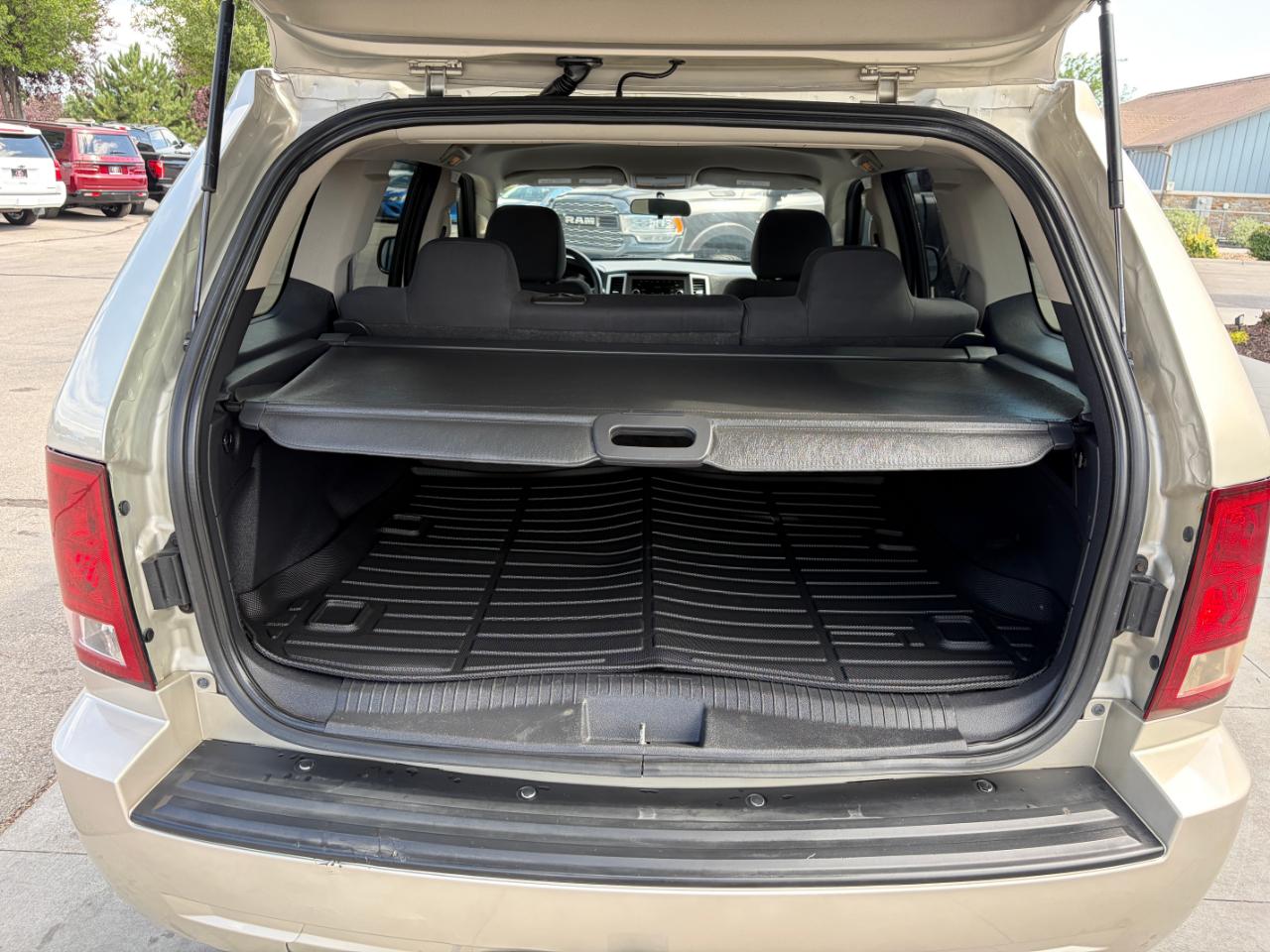 Jeep Grand Cherokee 4WD 4dr Laredo 2010