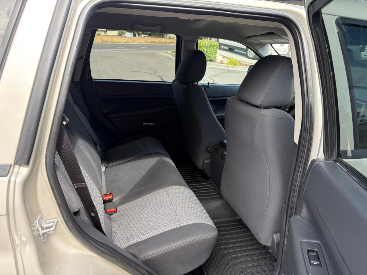 Jeep Grand Cherokee 4WD 4dr Laredo 2010