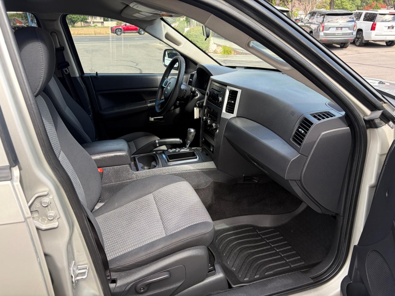 Jeep Grand Cherokee 4WD 4dr Laredo 2010