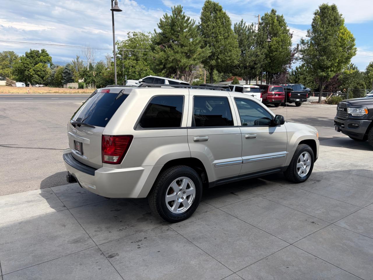 Jeep Grand Cherokee 4WD 4dr Laredo 2010