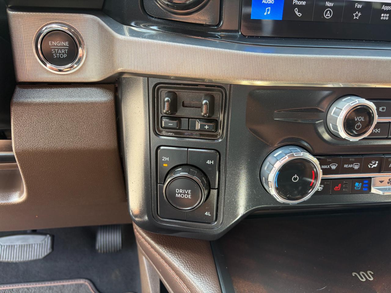 Ford Super Duty F-450 DRW King Ranch 4WD Crew Cab 8' Box 2026