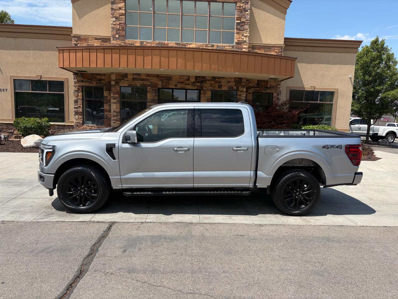 Ford F-150 Lariat 4WD SuperCrew 5.5' Box 2025