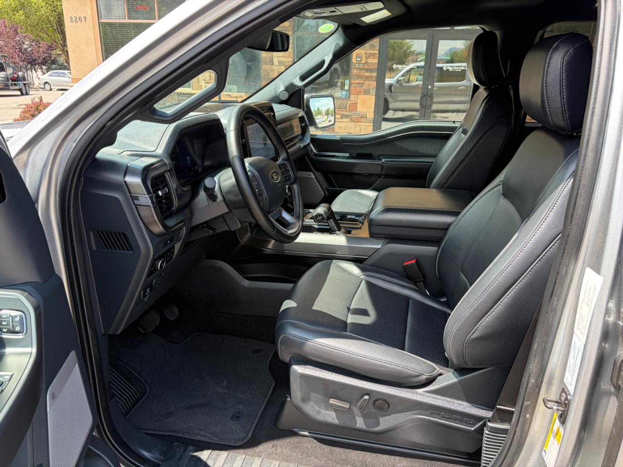 Ford F-150 Lariat 4WD SuperCrew 5.5' Box 2025