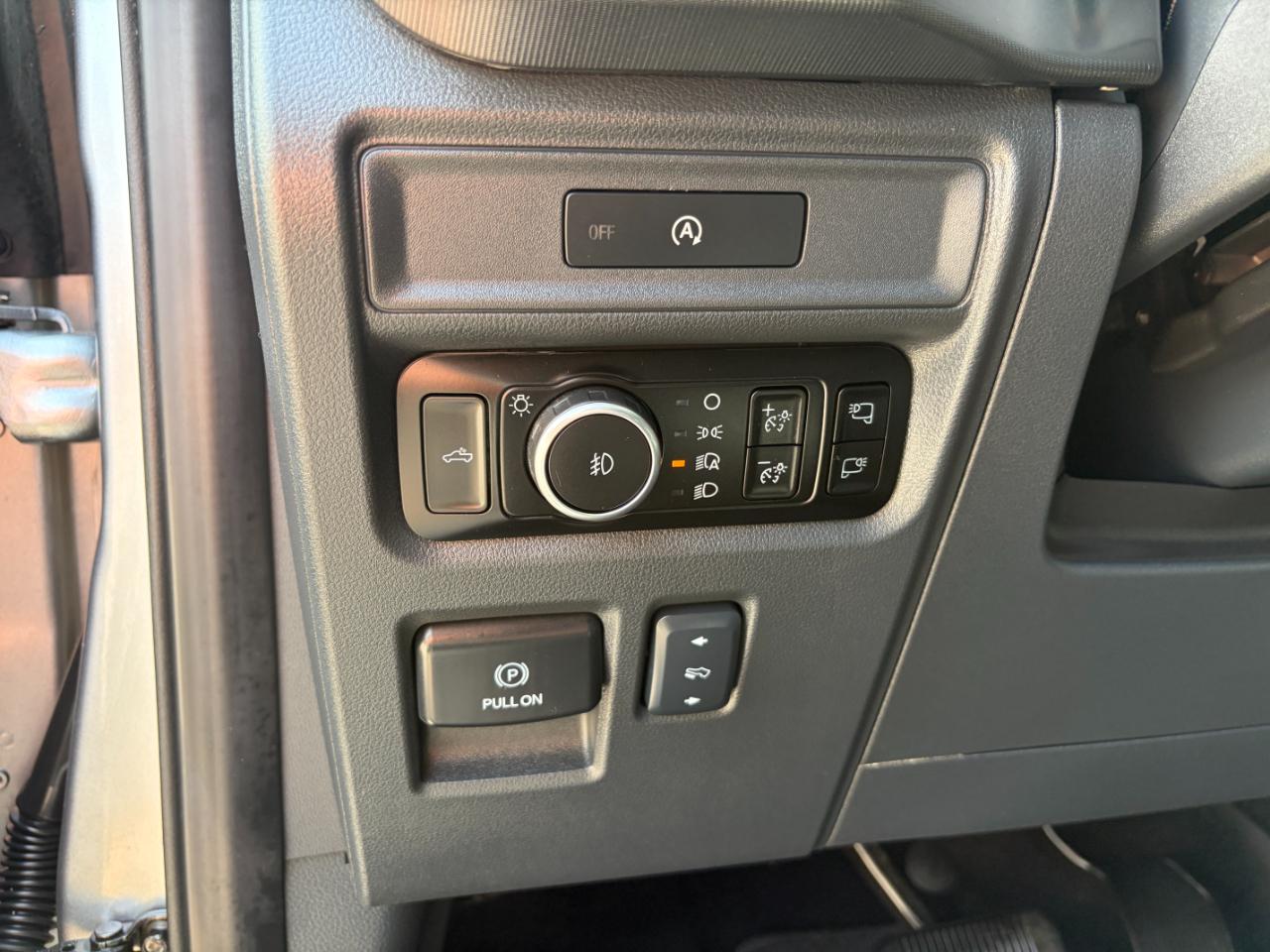 Ford F-150 Lariat 4WD SuperCrew 5.5' Box 2025