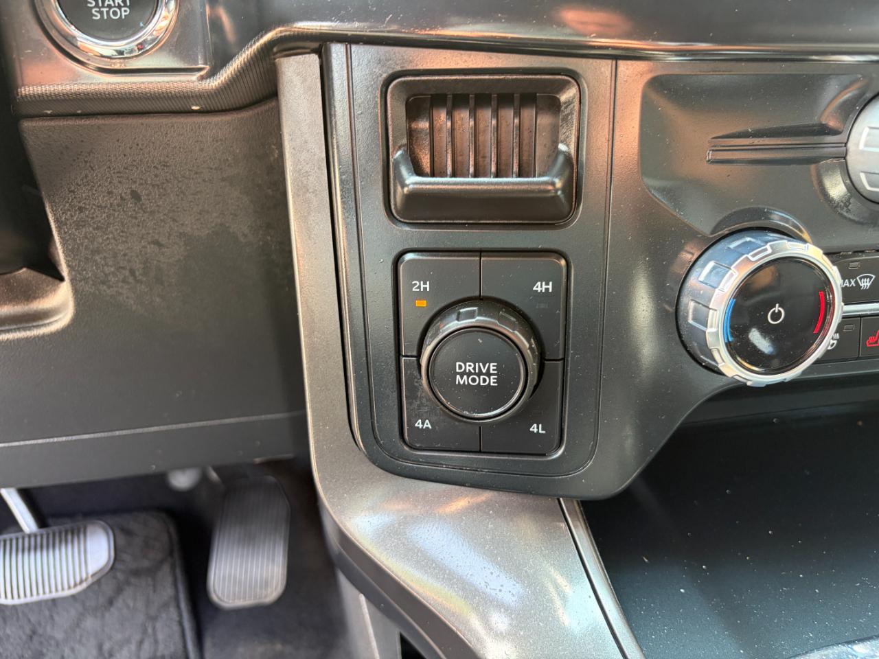 Ford F-150 Lariat 4WD SuperCrew 5.5' Box 2025