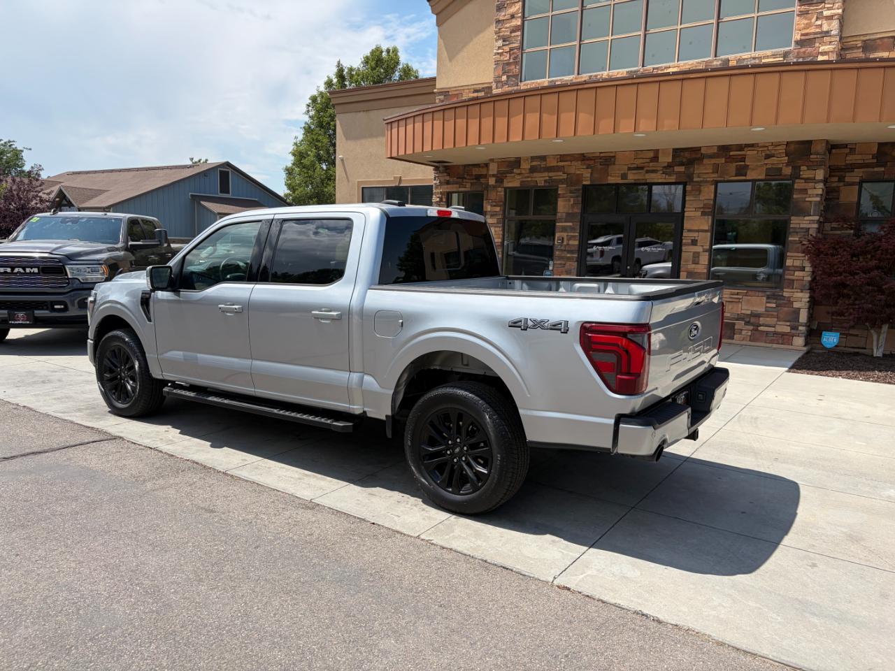 Ford F-150 Lariat 4WD SuperCrew 5.5' Box 2025