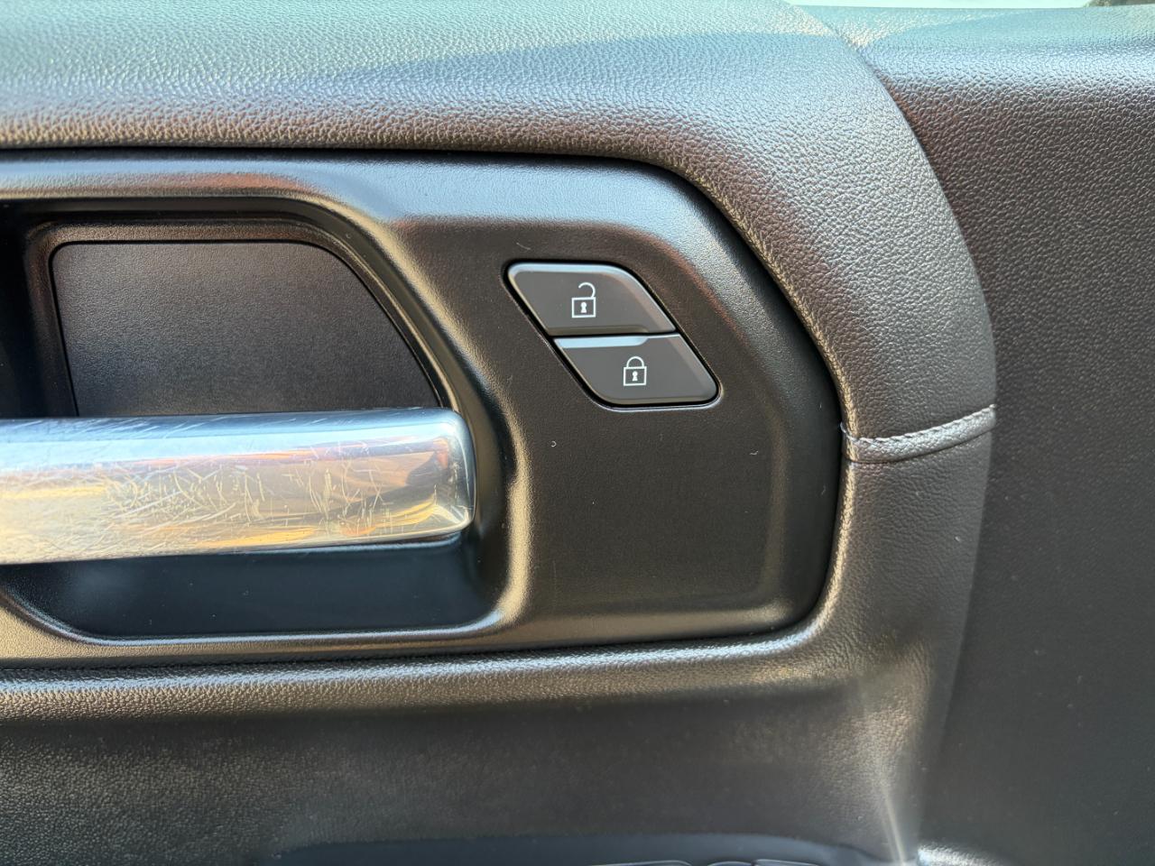 Chevrolet Silverado 1500 4WD Crew Cab 147" RST 2020
