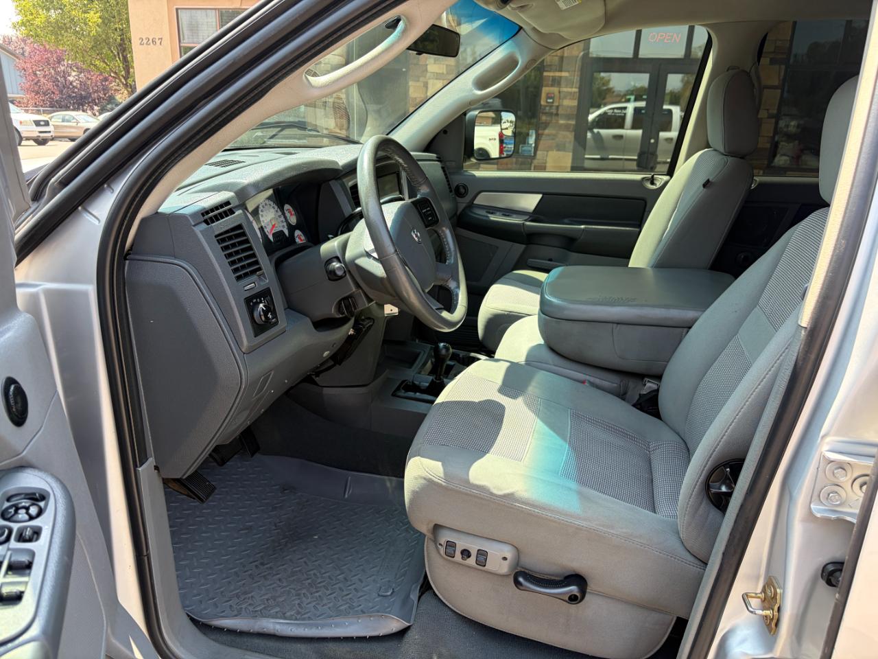 Dodge Ram 2500 4WD Quad Cab 140.5" SLT 2007