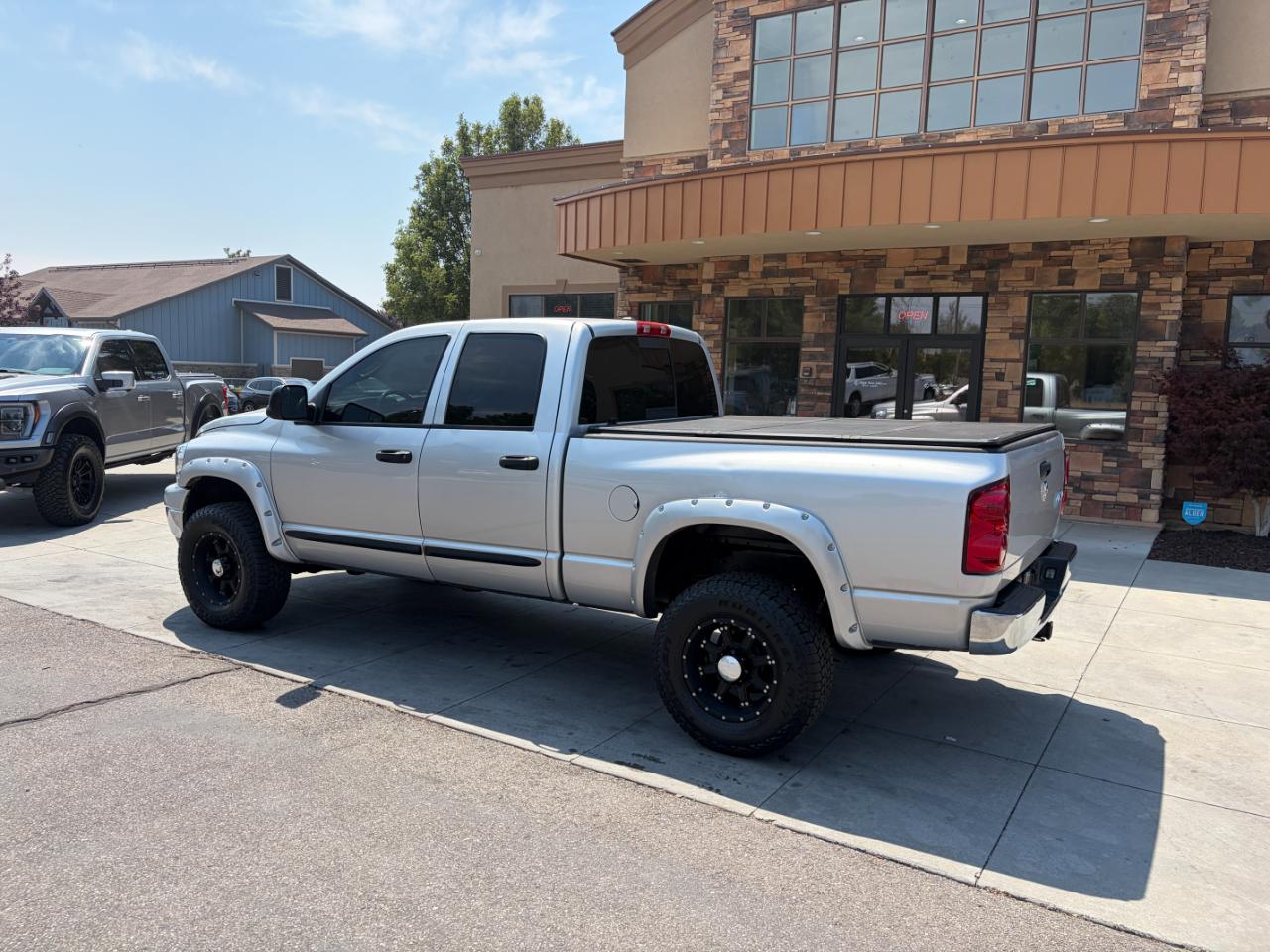 Dodge Ram 2500 4WD Quad Cab 140.5" SLT 2007