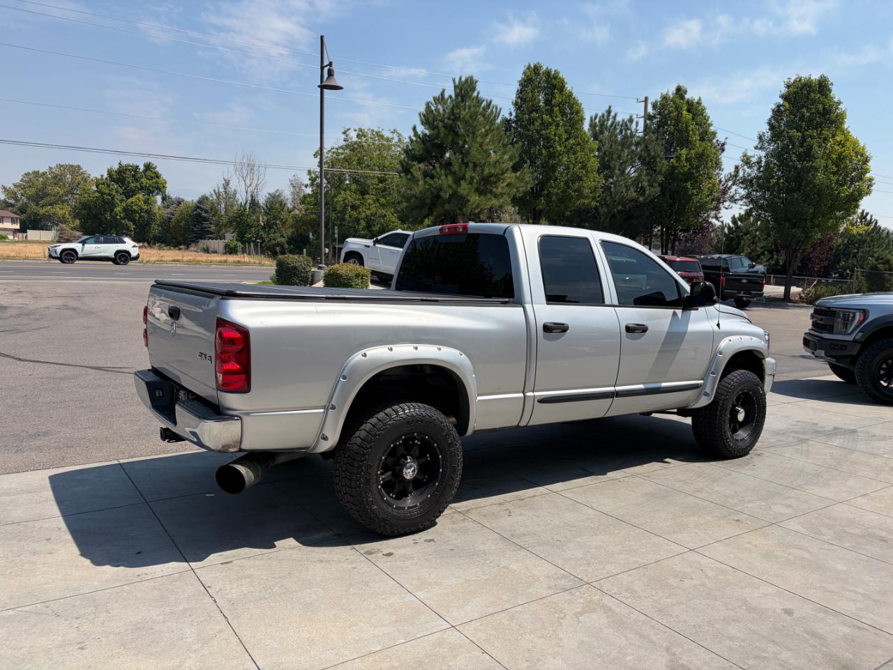 Dodge Ram 2500 4WD Quad Cab 140.5" SLT 2007