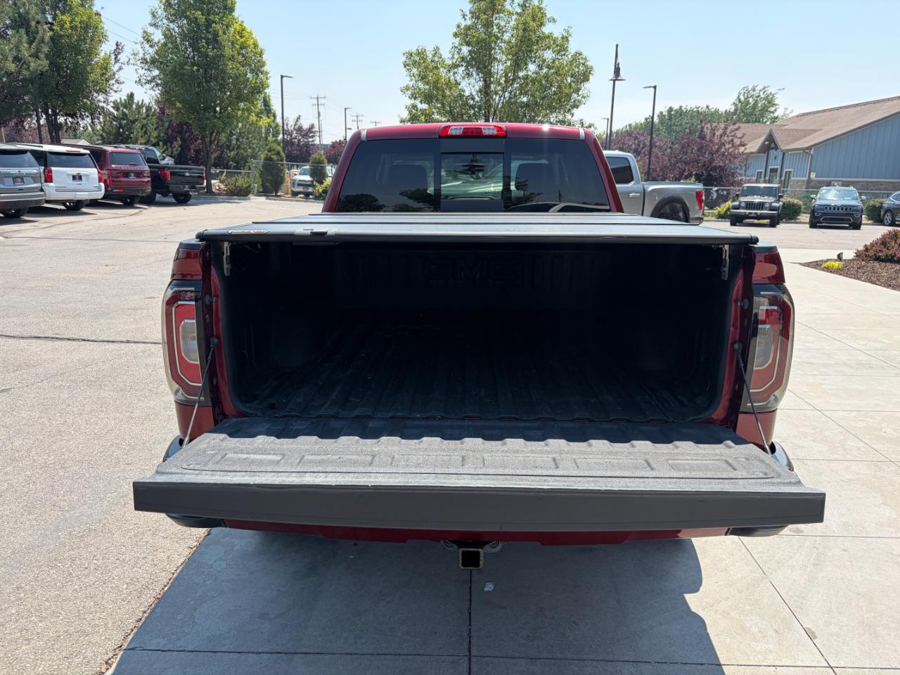 GMC Sierra 1500 4WD Crew Cab 153.0" SLT 2017