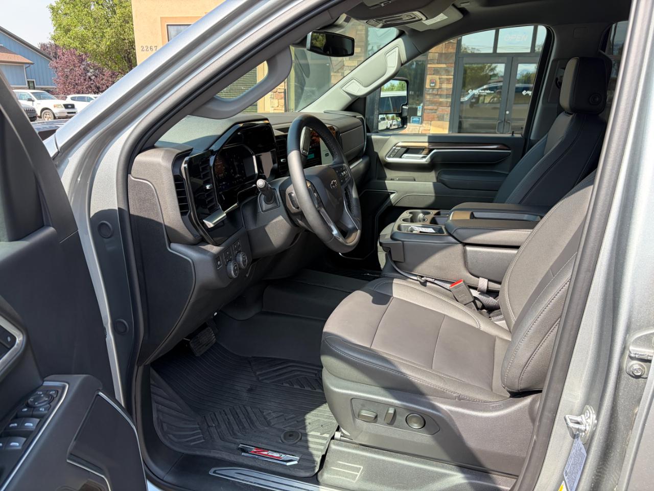 Chevrolet Silverado 3500HD 4WD Crew Cab 159" LT 2026